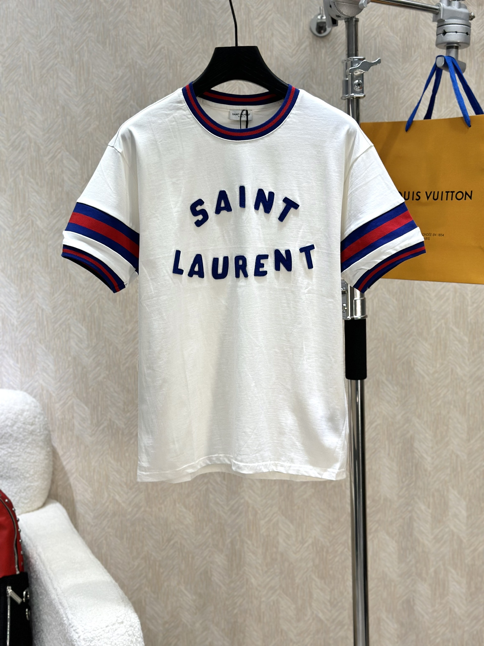 Áo phông T-shirt Saint Laurent YSL logo chữ thêu ngực kẻ sọc Xanh Đỏ viền cổ tay Like Auth on web VTN